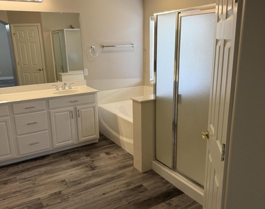 3561 E Fairview Street - Photo Thumbnail 11