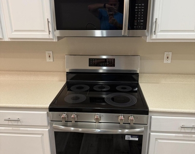 3561 E Fairview Street - Photo Thumbnail 8