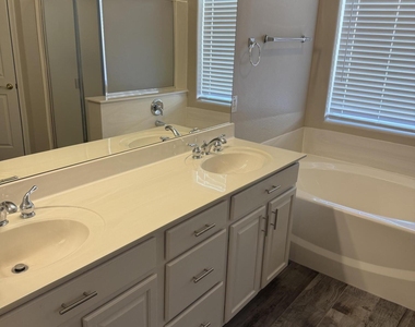 3561 E Fairview Street - Photo Thumbnail 12
