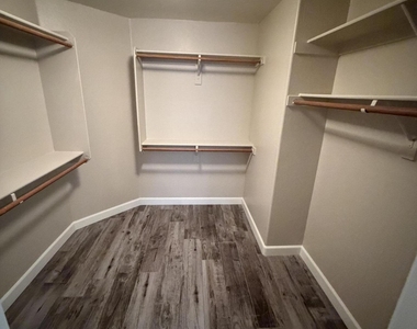3561 E Fairview Street - Photo Thumbnail 13