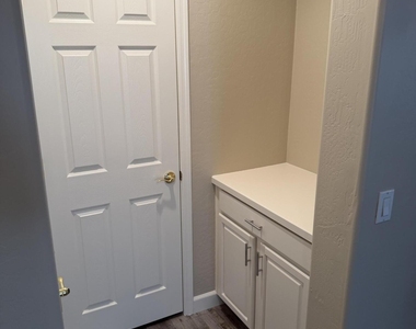 3561 E Fairview Street - Photo Thumbnail 22