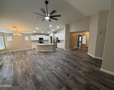 3561 E Fairview Street - Photo Thumbnail 4