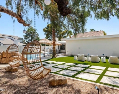 15035 N 49th Way - Photo Thumbnail 2