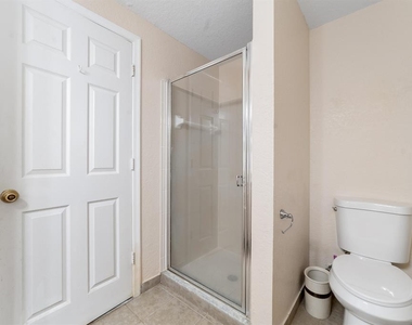2901 Riverside Drive - Photo Thumbnail 4