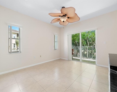2901 Riverside Drive - Photo Thumbnail 5