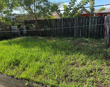 7824 Pembroke Road - Photo Thumbnail 10