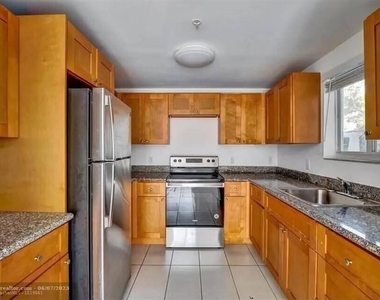 750 Sw 2nd Street - Photo Thumbnail 8
