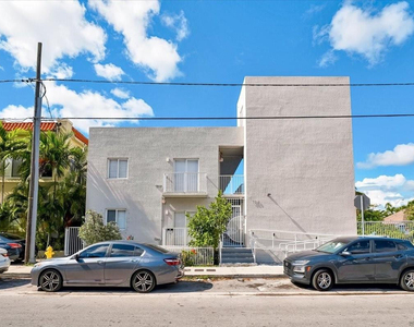 750 Sw 2nd Street - Photo Thumbnail 3