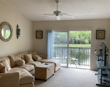 100 Crestwood Court N - Photo Thumbnail 9