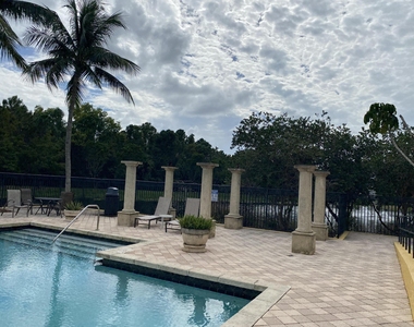 100 Crestwood Court N - Photo Thumbnail 21