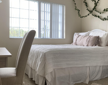 100 Crestwood Court N - Photo Thumbnail 15