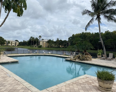 100 Crestwood Court N - Photo Thumbnail 20