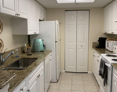 100 Crestwood Court N - Photo Thumbnail 18