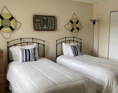 100 Crestwood Court N - Photo Thumbnail 17