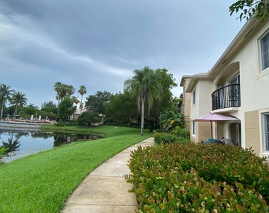 100 Crestwood Court N - Photo Thumbnail 1