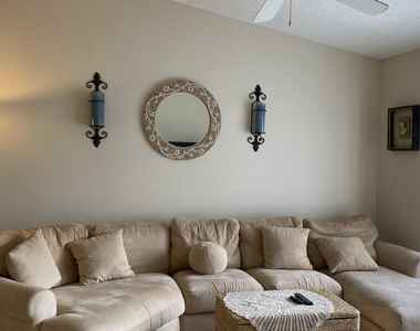 100 Crestwood Court N - Photo Thumbnail 10