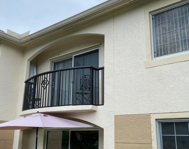 100 Crestwood Court N - Photo Thumbnail 2