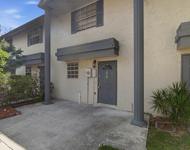 8207 Fairway Road - Photo Thumbnail 3