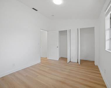 8207 Fairway Road - Photo Thumbnail 22