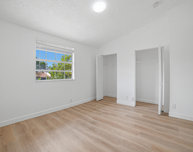 8207 Fairway Road - Photo Thumbnail 17