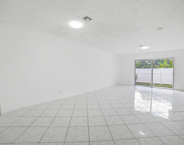 8207 Fairway Road - Photo Thumbnail 10