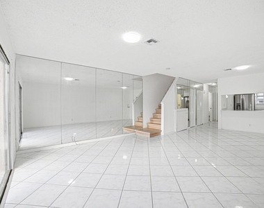 8207 Fairway Road - Photo Thumbnail 12