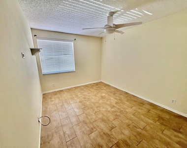 4— Sw 82nd Way - Photo Thumbnail 17