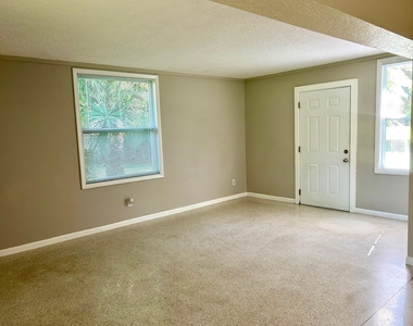 2095 Nw Fork Road - Photo Thumbnail 6