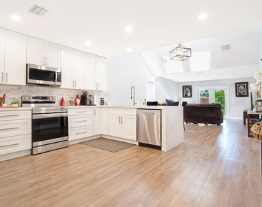 10048 Sw 16th Street - Photo Thumbnail 1