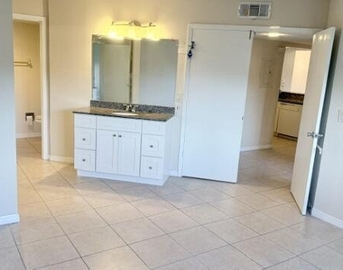 1520 Se Royal Green Circle - Photo Thumbnail 16