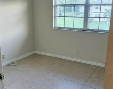 1520 Se Royal Green Circle - Photo Thumbnail 27