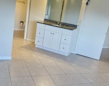 1520 Se Royal Green Circle - Photo Thumbnail 17