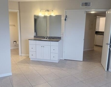 1520 Se Royal Green Circle - Photo Thumbnail 15