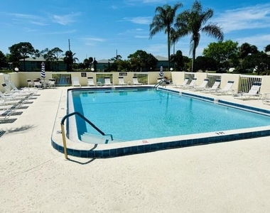 1520 Se Royal Green Circle - Photo Thumbnail 33