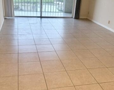 1520 Se Royal Green Circle - Photo Thumbnail 12