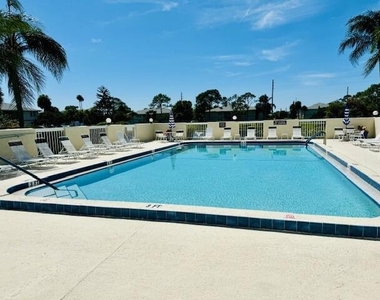 1520 Se Royal Green Circle - Photo Thumbnail 32