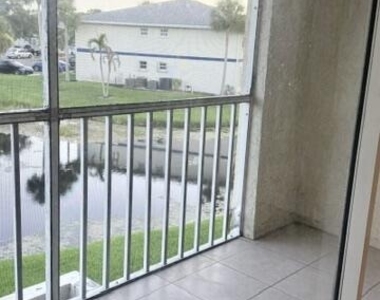 1520 Se Royal Green Circle - Photo Thumbnail 14