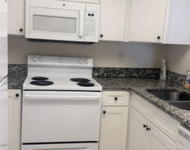 1520 Se Royal Green Circle - Photo Thumbnail 3