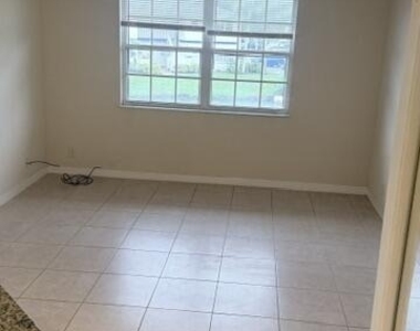 1520 Se Royal Green Circle - Photo Thumbnail 21