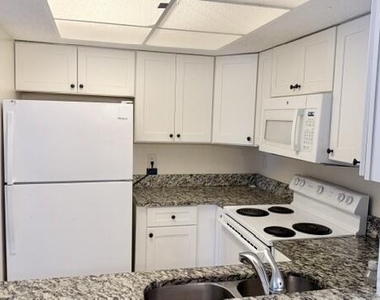1520 Se Royal Green Circle - Photo Thumbnail 1