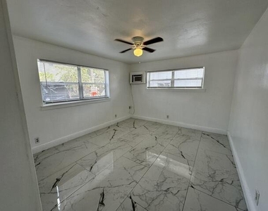 844 Ne 17th Way - Photo Thumbnail 9