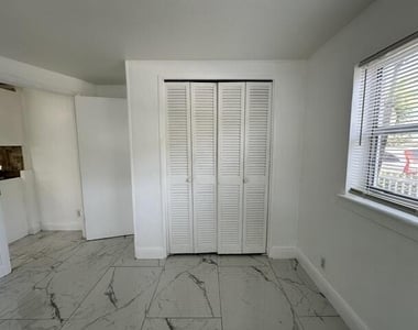 844 Ne 17th Way - Photo Thumbnail 11