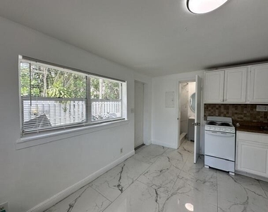 844 Ne 17th Way - Photo Thumbnail 3