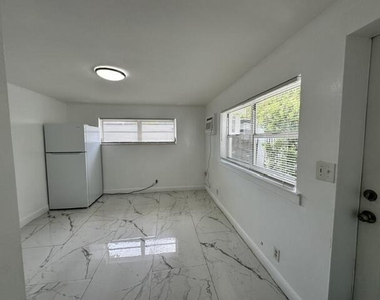 844 Ne 17th Way - Photo Thumbnail 2