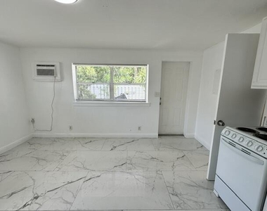 844 Ne 17th Way - Photo Thumbnail 4