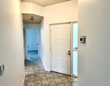 108 Half Moon Circle - Photo Thumbnail 2
