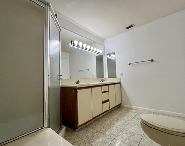 108 Half Moon Circle - Photo Thumbnail 14