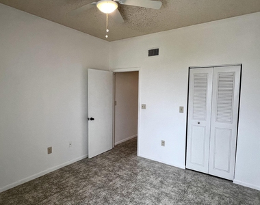 108 Half Moon Circle - Photo Thumbnail 18
