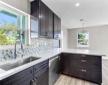 2171 Nw 29th Avenue - Photo Thumbnail 3