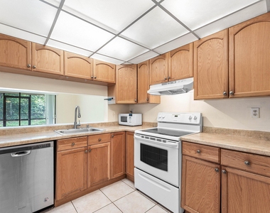 9050 Nw 28th Street - Photo Thumbnail 2